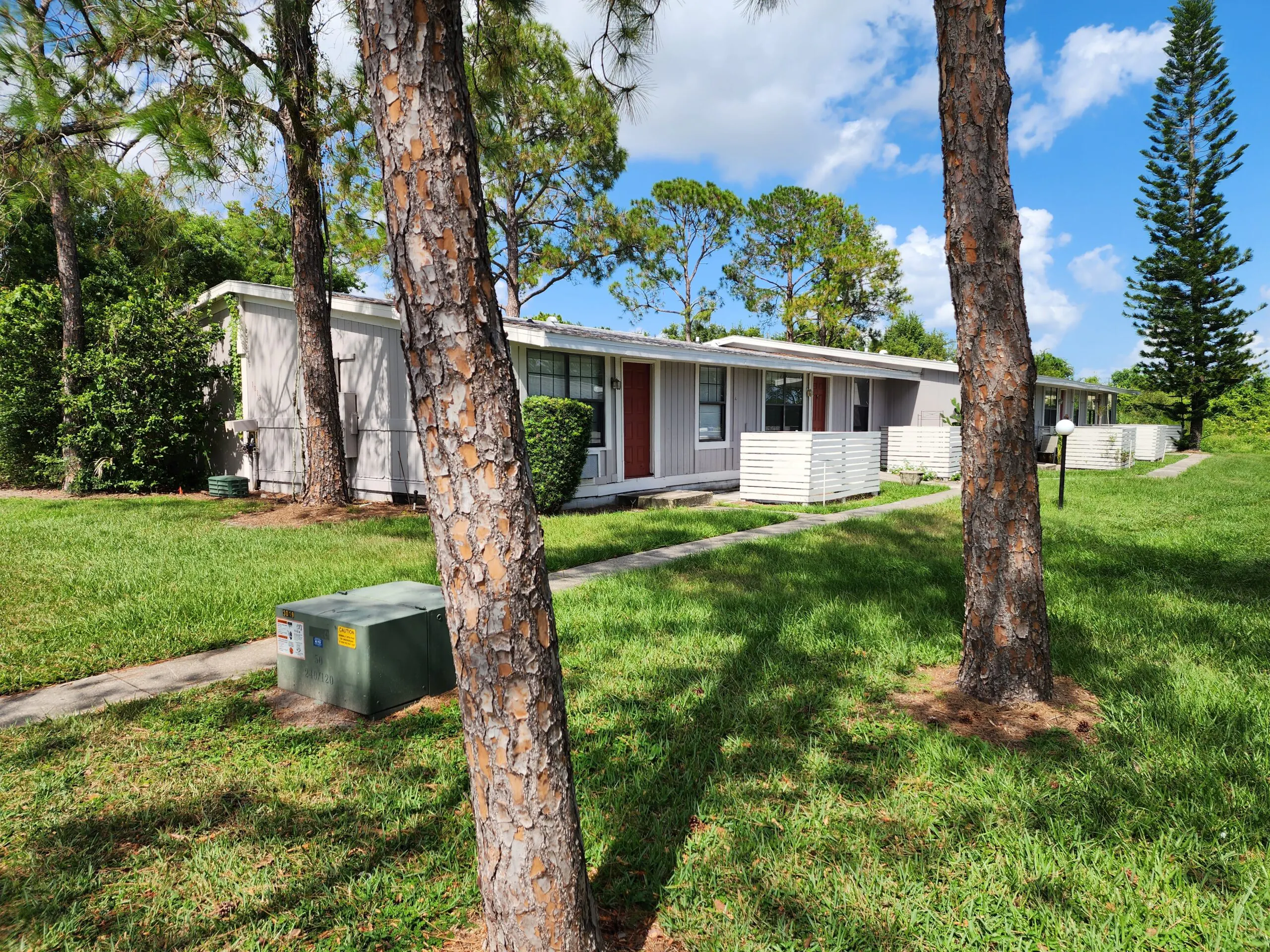 Landscaped single-story homes at Heatherwood Apartments